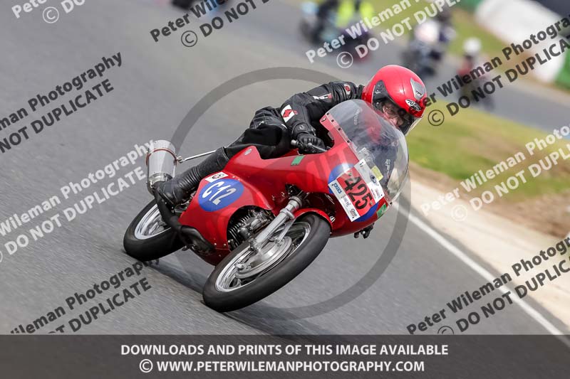 Vintage motorcycle club;eventdigitalimages;mallory park;mallory park trackday photographs;no limits trackdays;peter wileman photography;trackday digital images;trackday photos;vmcc festival 1000 bikes photographs